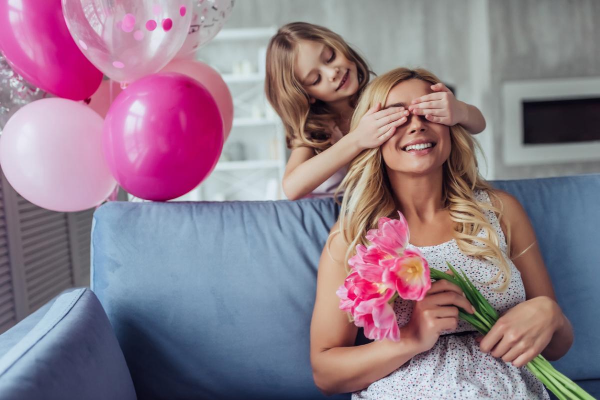 Mom and daughter at home.