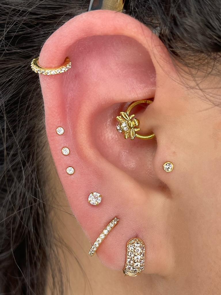 Visagismo de orelha é a nova moda: combine piercings e brincos com