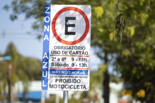 Barueri lança app para modernizar o estacionamento rotativo