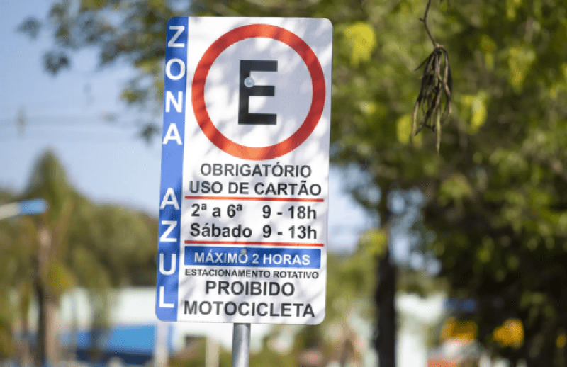 Barueri lança app para modernizar estacionamento rotativo 